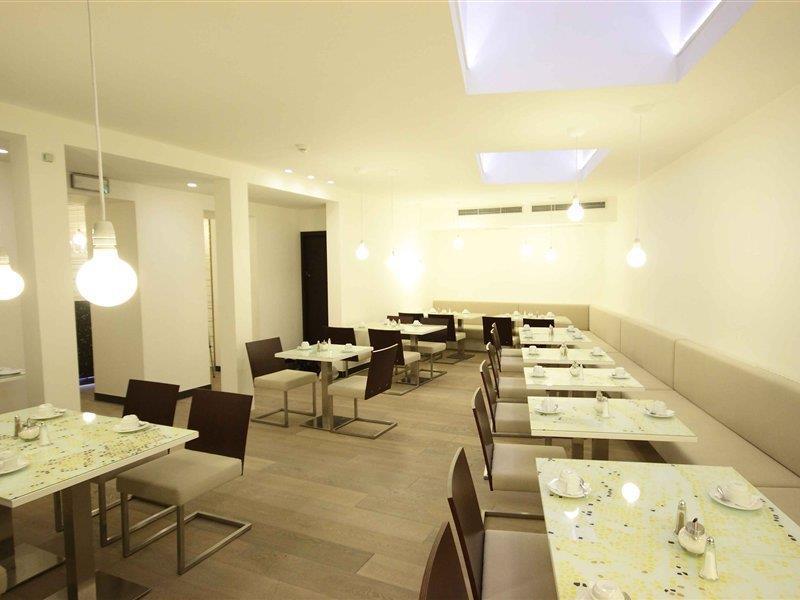 Pure White Praga Exterior foto