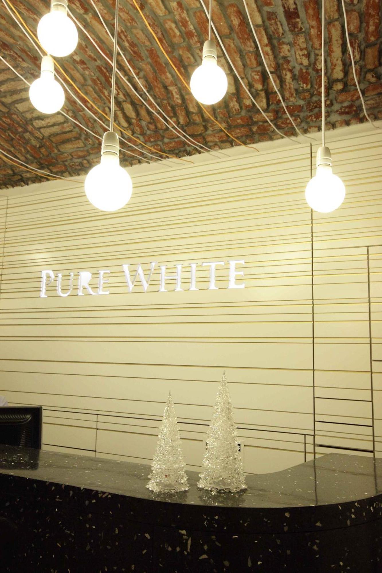 Pure White Praga Exterior foto