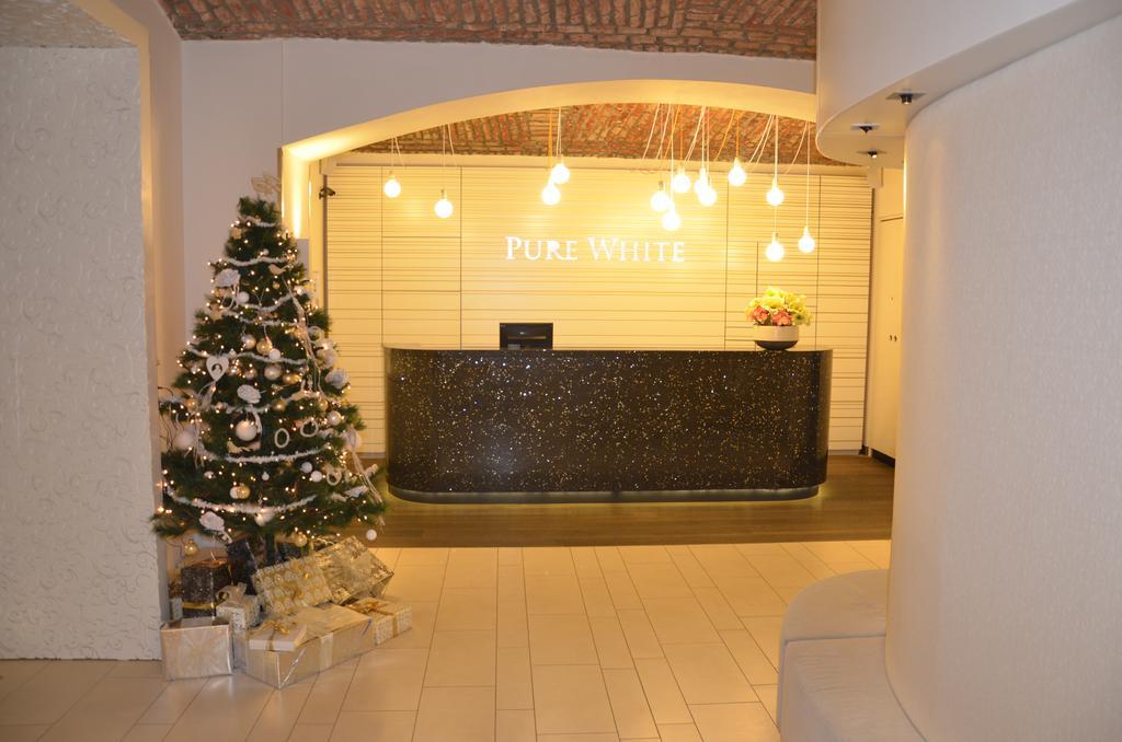 Pure White Praga Exterior foto
