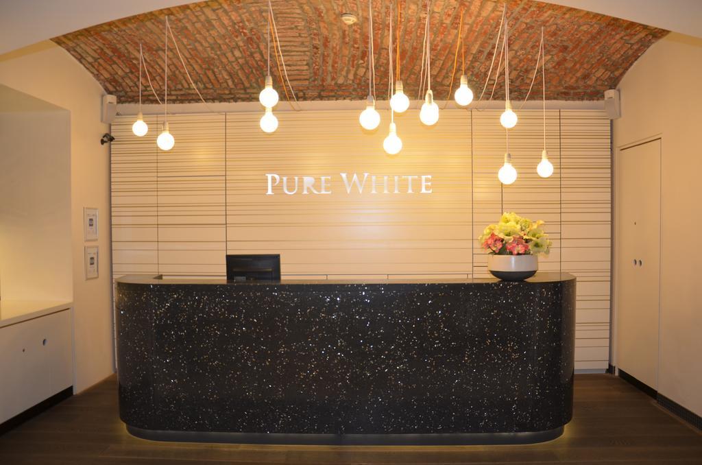 Pure White Praga Exterior foto