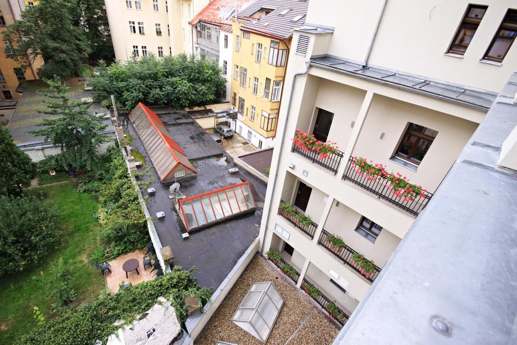 Pure White Praga Exterior foto