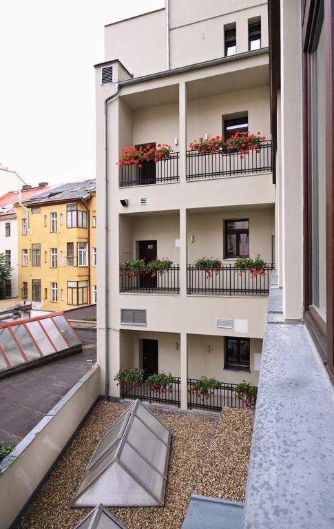 Pure White Praga Exterior foto