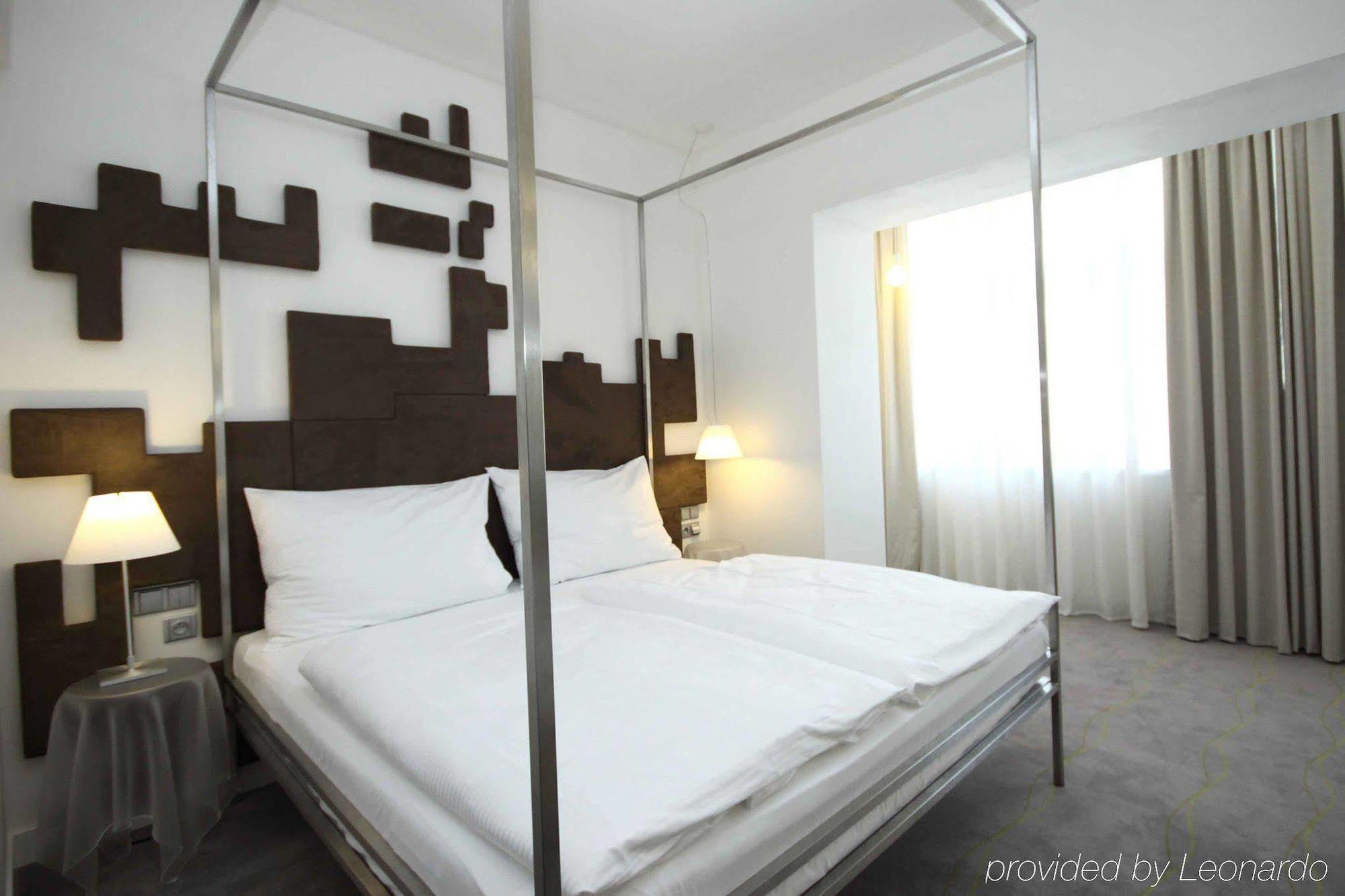 Pure White Praga Quarto foto