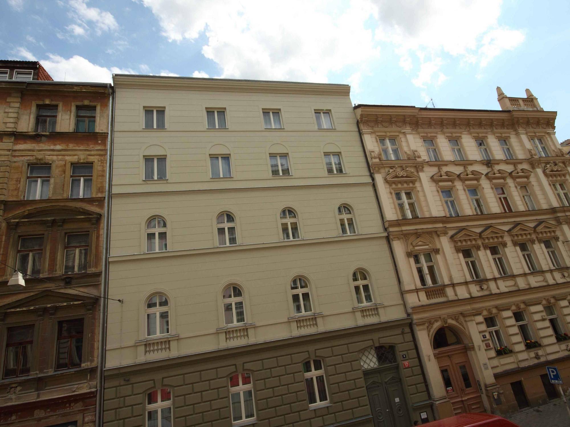 Pure White Praga Exterior foto